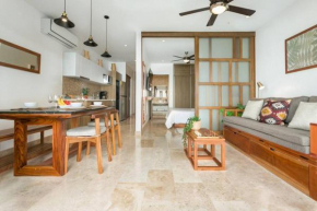 Stylish condo, central location & impressive pools